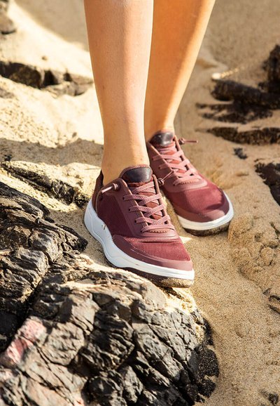 Tropicfeel DUNE - Sneakers - burgundy