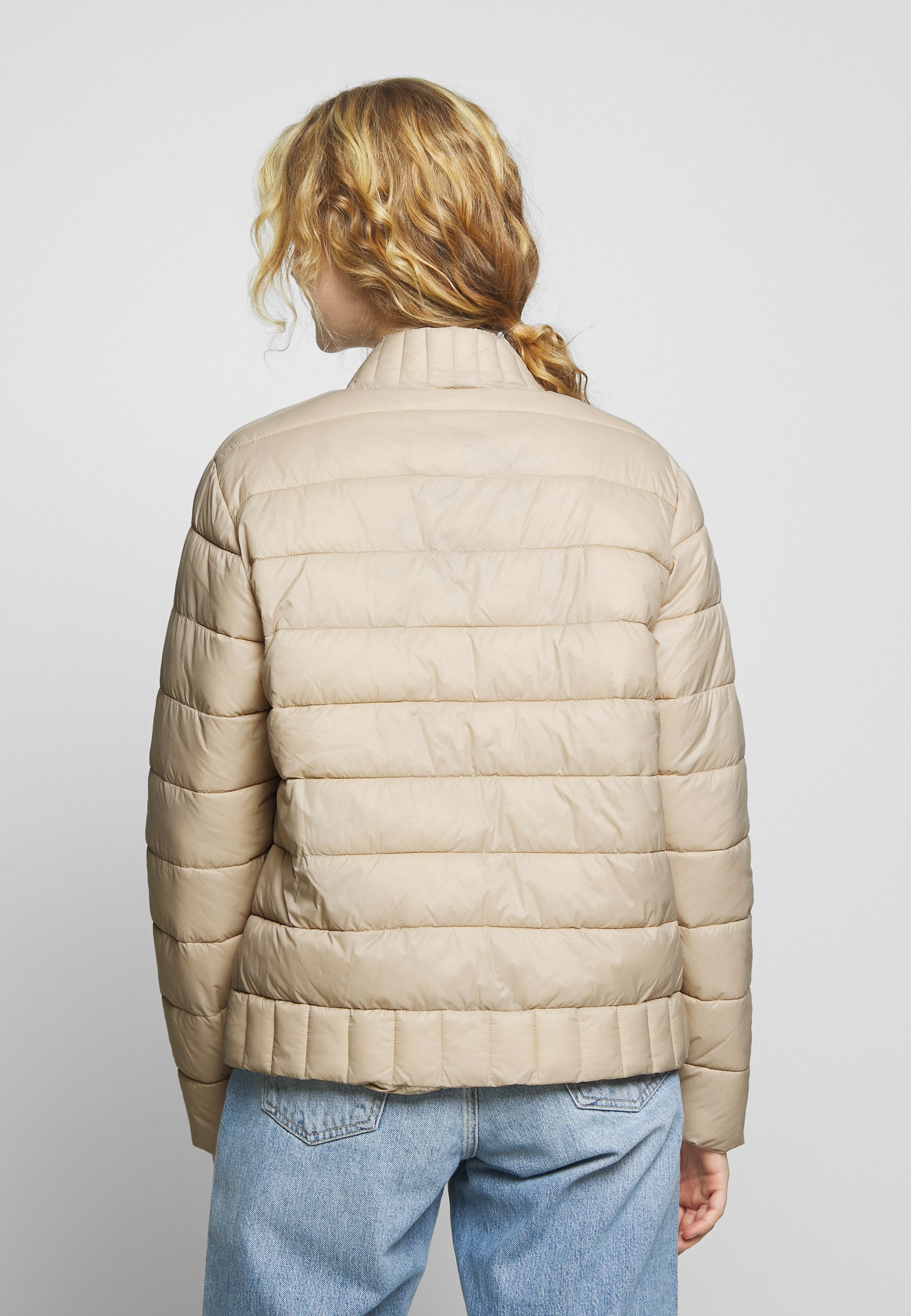 Cream SOFIACR QUILTED JACKET Lett jakke desert Zalando.no s.Oliver BLACK LABEL Lett jakke asphalt beige Zalando.no