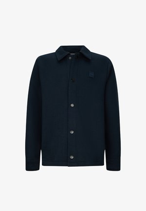 Marineblaue Jacke aus strukturiertem Stoff, mit spitzem Kragen, vorderen Druckknöpfen und einem Logopatch auf der Brust.