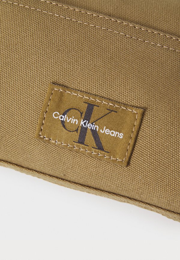 SPORT ESSENTIALS CAMERA BAG W - Cross body bag - gothic olive2