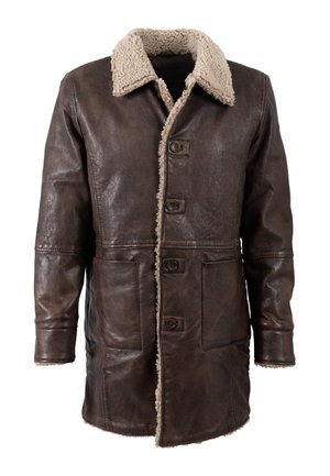 Bruine leren jas met een beige nep-shearling kraag, voorgesloten met knopen en twee zijzakken, met een gladde textuur en een getailleerd ontwerp.