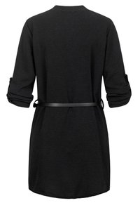 Robe tunique noire à manches longues avec manches retroussées et fine ceinture nouée à la taille, vue de dos.
