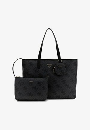 Sac fourre-tout Guess noir avec logo à motif, deux poignées, petite pochette attachée et pochette assortie avec fermeture éclair pour poignet à l'avant.
