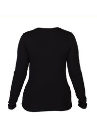 Czarny longsleeve z okrągłym dekoltem. Miękki, elastyczny materiał z dopasowanym krojem. Gładkie plecy, bez wzorów ani akcentów.