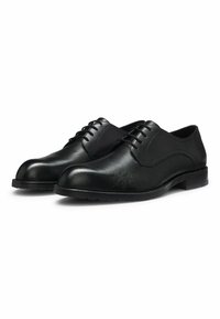 Scarpe eleganti in pelle nera con finitura liscia, punta arrotondata e design con allacciatura a cinque fori; presentano una suola bassa in gomma testurizzata.