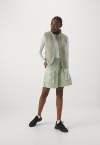 Peak Performance PILE VEST - Smanicato - limit green