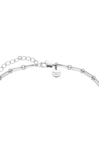 Stříbrný náramek z řetízku s prodlouženými články, s karabinovým zapínáním a kulatou visačkou s gravírováním "ROSEFIELD." Hladký povrch s lesklým finišem.