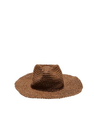 Brązowy, pleciony kapelusz przeciwsłoneczny z szerokim rondem i pomarszczoną koroną, prezentowany na białym tle.