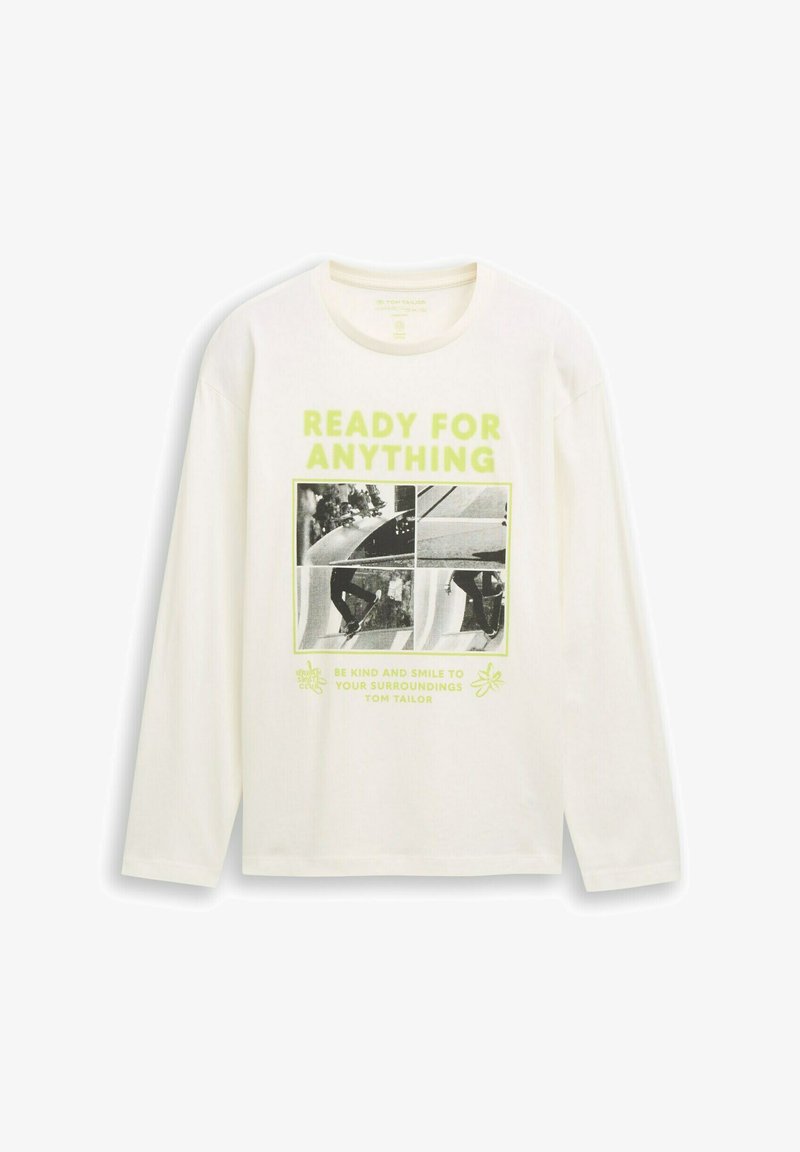 Weißes Langarmshirt mit neonfarbigem Text "BEREIT FÜR ALLES" und schwarz-weißem Skateboard-Foto-Raster auf der Vorderseite.