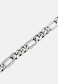 Silvermetallkedja med växelvis ovala och rektangulära länkar, med en slät, glänsande yta och polerad finish.