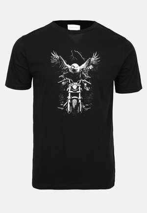 Zwarte katoenen T-shirt met een grafisch ontwerp van een motorfiets en een adelaar met uitgespreide vleugels, weergegeven in wit. Ronde hals, korte mouwen.