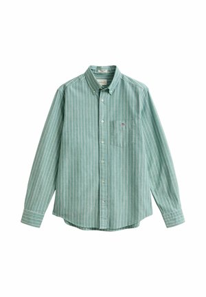 Lichtgroen overhemd met lange mouwen, witte verticale strepen en een borstzak met een klein geborduurd logo, op een witte achtergrond.