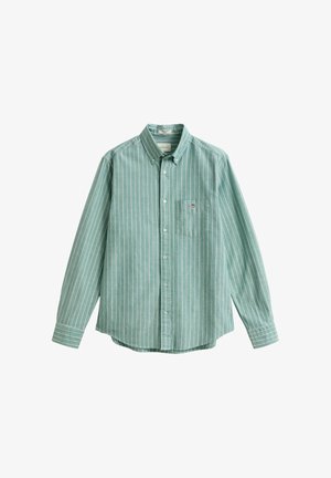 Hellgrünes langärmliges Hemd mit weißen vertikalen Streifen und einer Brusttasche mit einem kleinen gestickten Logo auf weißem Hintergrund.