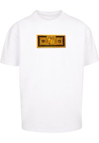 Hvit bomulls t-skjorte med et gull- og svart rektangulært logo som har teksten "ecko unltd. 1972" og et nashornmotiv i midten.