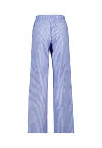 Siniset housut, joissa on pystysuorat punaiset ja valkoiset raidat, joustava vyötärö, suorat leveät lahkeet ja takatasku oikealla puolella.