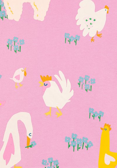 Roosa kangas, millel on värvilised koomiksistiilis kanad ja lilled. Kujundustes on kollane kana, valge kana ja sinised lilled.