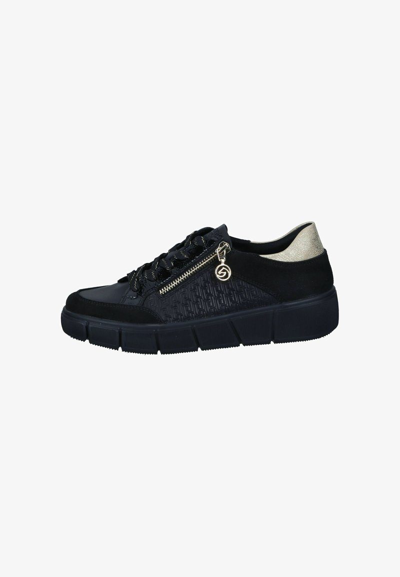 Sneaker nera con pannello testurizzato, chiusura con zip e accentatura dorata sul tallone. Presenta un design con lacci e suola in gomma spessa.