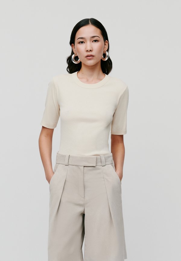 KRISTIN - Basic T-shirt - almond milk