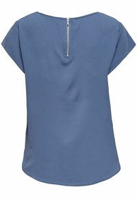 Blouse bleue ample à manches courtes avec un col rond et une fermeture éclair argentée visible au centre du dos.