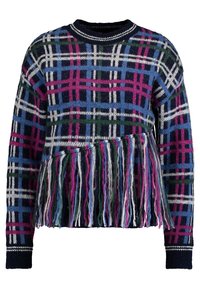 Strickpullover mit einem Karomuster in Blau, Grün und Pink und einem fransigen Saum. Der runde Hals und die gerippten Bündchen runden das Design ab.