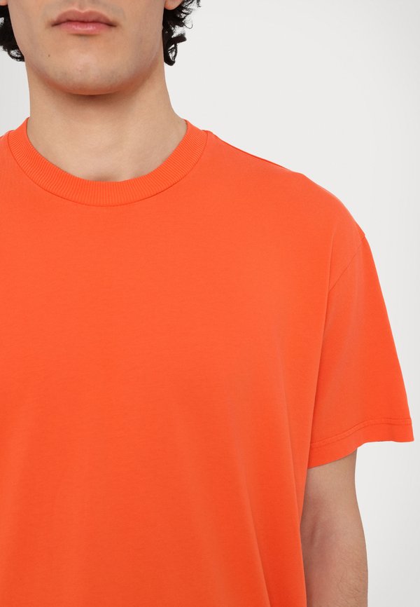 CLASSIC UNISEX - Basic T-shirt - bright orange2