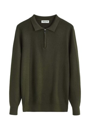 Polo en maille vert olive avec une fermeture éclair sur le quart, un col, des manches longues et un tissu texturé. Conçu pour une coupe classique.