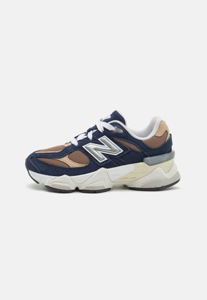 9060 UNISEX - Matalavartiset tennarit - navy