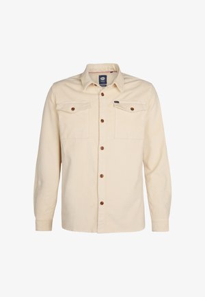 Helles Beige Langarmhemd aus weichem Stoff mit einer durchgehenden Knopfleiste, zwei Brusttaschen und braunen Knöpfen.