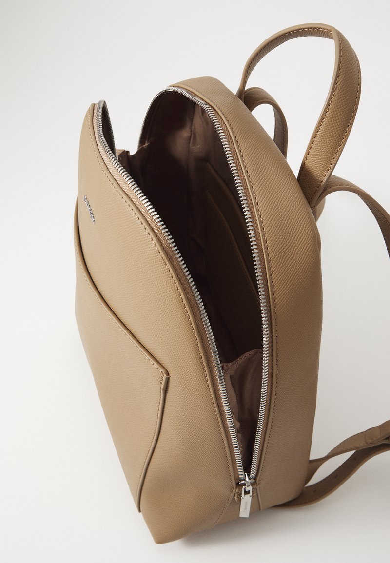 Calvin Klein MUST DOME BACKPACK - Rucksack - amphora/beige  display picture 2
