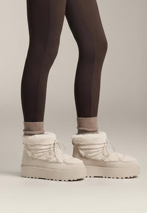 OYSHO LACE-UP  - Winter boots - white