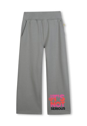 Pantalon gris à jambes larges avec taille élastique côtelée, poches latérales et texte multicolore "IT'S NOT SERIOUS" près du bas de la jambe droite.