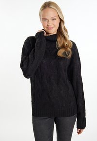 Schwarzer Kabelstrickpullover mit hohem Kragen, langen Ärmeln und gerippten Bündchen. Weicher, strukturierter Stoff; lockere Passform mit einem hüftlangen Design.