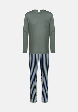 Langarm-Olivgrünes V-Ausschnitt-Oberteil mit Brusttasche, kombiniert mit navalblauen und weißen vertikal gestreiften Hosen.