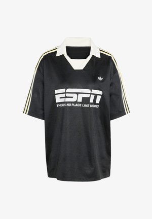 Crni sportski dres s bijelim ovratnikom, s velikim logotipom "ESPN" i tekstom. Tri bijele i zlatne pruge na svakom rukavu. Teksturirani materijal.