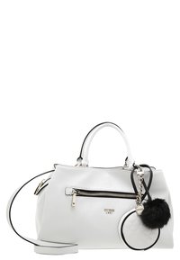 Biała syntetyczna torebka o strukturalnym designie, z czarnymi detalami, przednią kieszenią na zamek oraz odpinanym, okrągłym brelokiem z pomponem.
