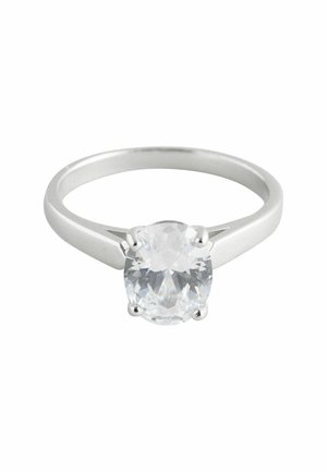 Sølv ring med en stor oval klar sten indsat i fire klør, med en glat, poleret skæft og et minimalistisk design.