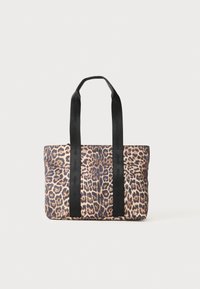 Torba tote w panterkę wykonana z tkaniny, z dwiema czarnymi rączkami, z wytłoczonym tekstem. Prostokątny kształt, gładka faktura, średni rozmiar.