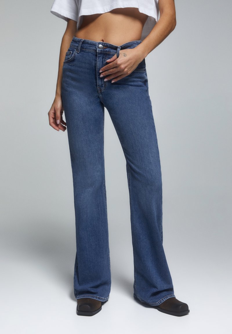 PULL&BEAR Flared jeans blue denim/bluedenim Zalando.dk