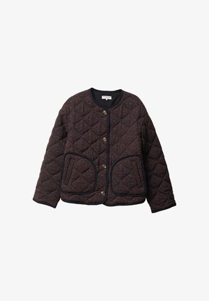 Chaqueta marrón acolchada con cuello redondeado, dos grandes bolsillos frontales y cierre de botones. Textura suave con detalles en negro.