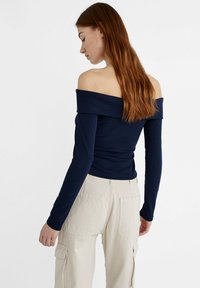 Stradivarius OFF-THE-SHOULDER  - Långärmad tröja - dark blue