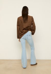 Thumbnail Image 6