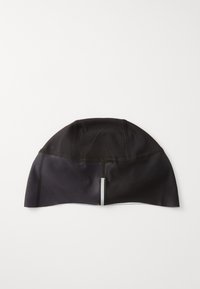 Bonnet de bain noir en matériau lisse et fin. Présente une forme ajustée et une bande réfléchissante le long de la couture arrière. Coutures plates sur l'ensemble.