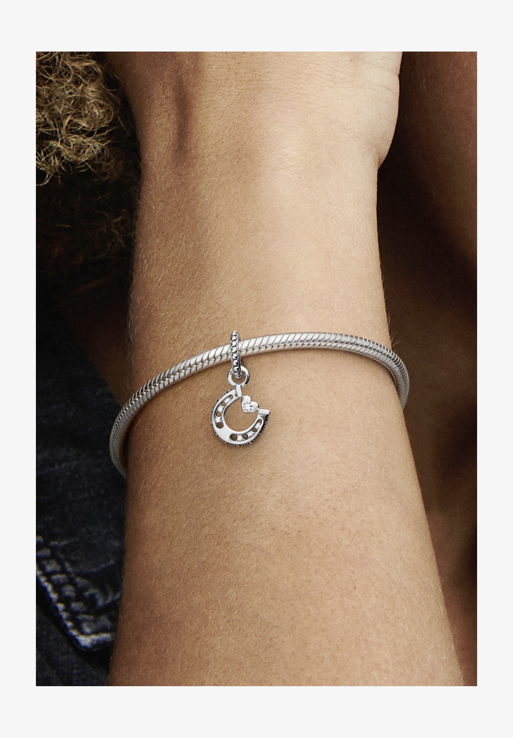 Thiora Bracciale Maglia A Rete In Acciaio Inox Per Donna - Con Ciondoli Charm Regolabile
