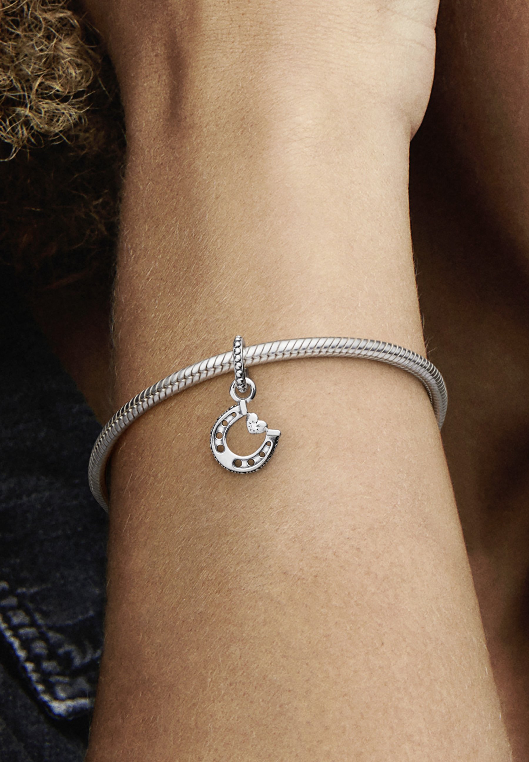 Thiora Bracciale Maglia A Rete In Acciaio Inox Per Donna - Con Ciondoli Charm Regolabile