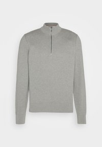 Ljusgrå långärmad stickad tröja med halvdragkedja och ribbade ärmslut och nederkant, uppvisad mot en vit bakgrund.