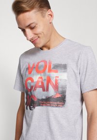 TOM TAILOR T-shirt estampada - light stone grey
