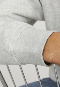 Jack & Jones JORVESTERBRO CREW NECK - Pusa - white melange