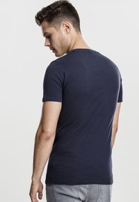 Urban Classics V-NECK POCKET TEE - Pamata T-krekls - navy