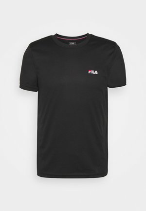 Czarna krótka koszulka FILA z okrągłym dekoltem i małym białym i czerwonym logo FILA na lewej piersi.