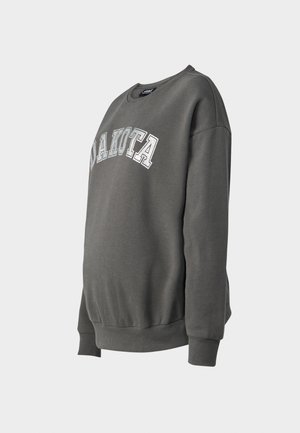 Dunkelgrauer Sweatshirt mit der Aufschrift "DAKOTA" auf der Vorderseite gestickt. Verfügt über einen runden Ausschnitt sowie gerippte Bündchen und Saum.